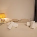 Beachfront Luxury Apartment Felicidad