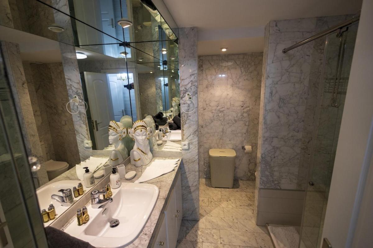 Beachfront Luxury Felicidad Apartment *