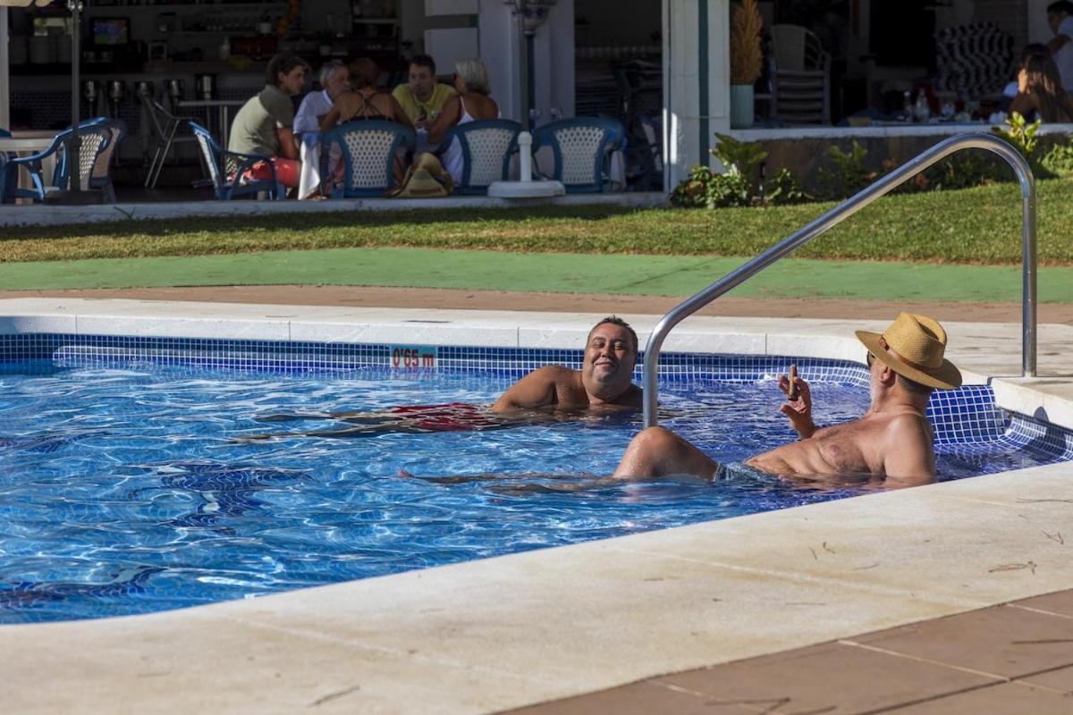 Beachfront Luxury Felicidad Apartment *