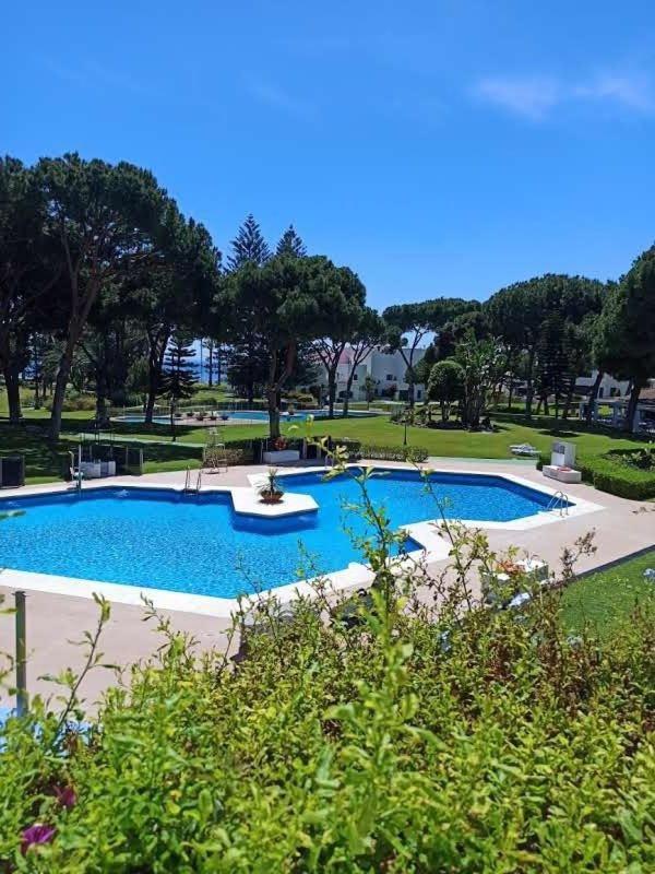 Beachfront Luxury Felicidad Apartment Marbella