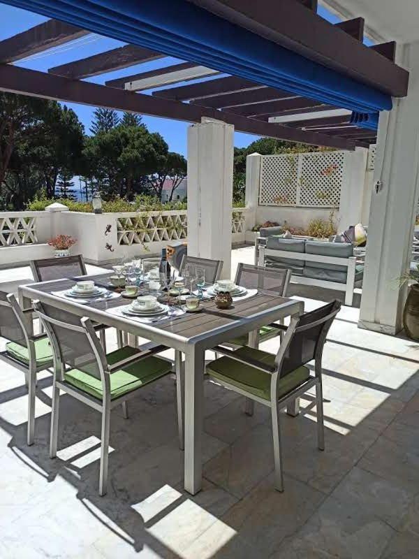 Beachfront Luxury Felicidad Apartment Marbella